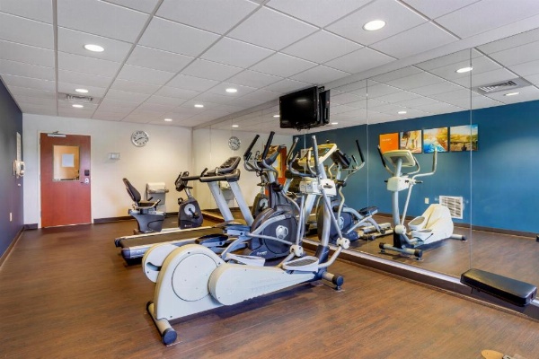 Comfort Suites North image 10