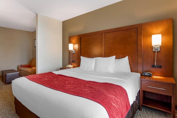 Comfort Suites North image 15