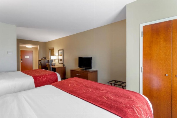 Comfort Suites North image 25