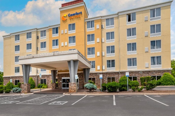 Comfort Suites North image 6